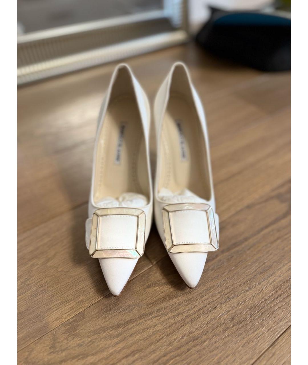 MANOLO BLAHNIK Белые текстильные туфли, фото 2