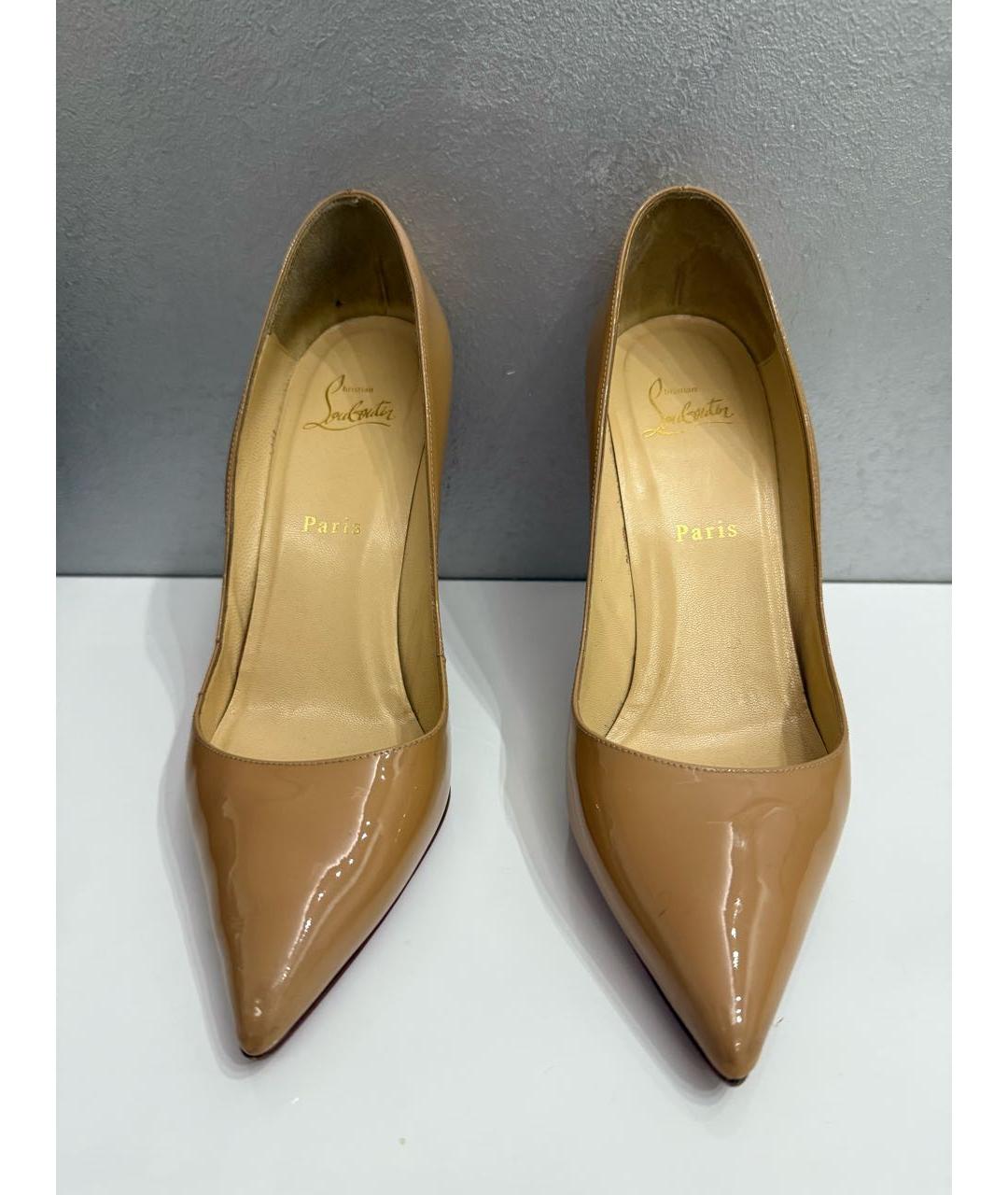 CHRISTIAN LOUBOUTIN Бежевые туфли из лакированной кожи, фото 2