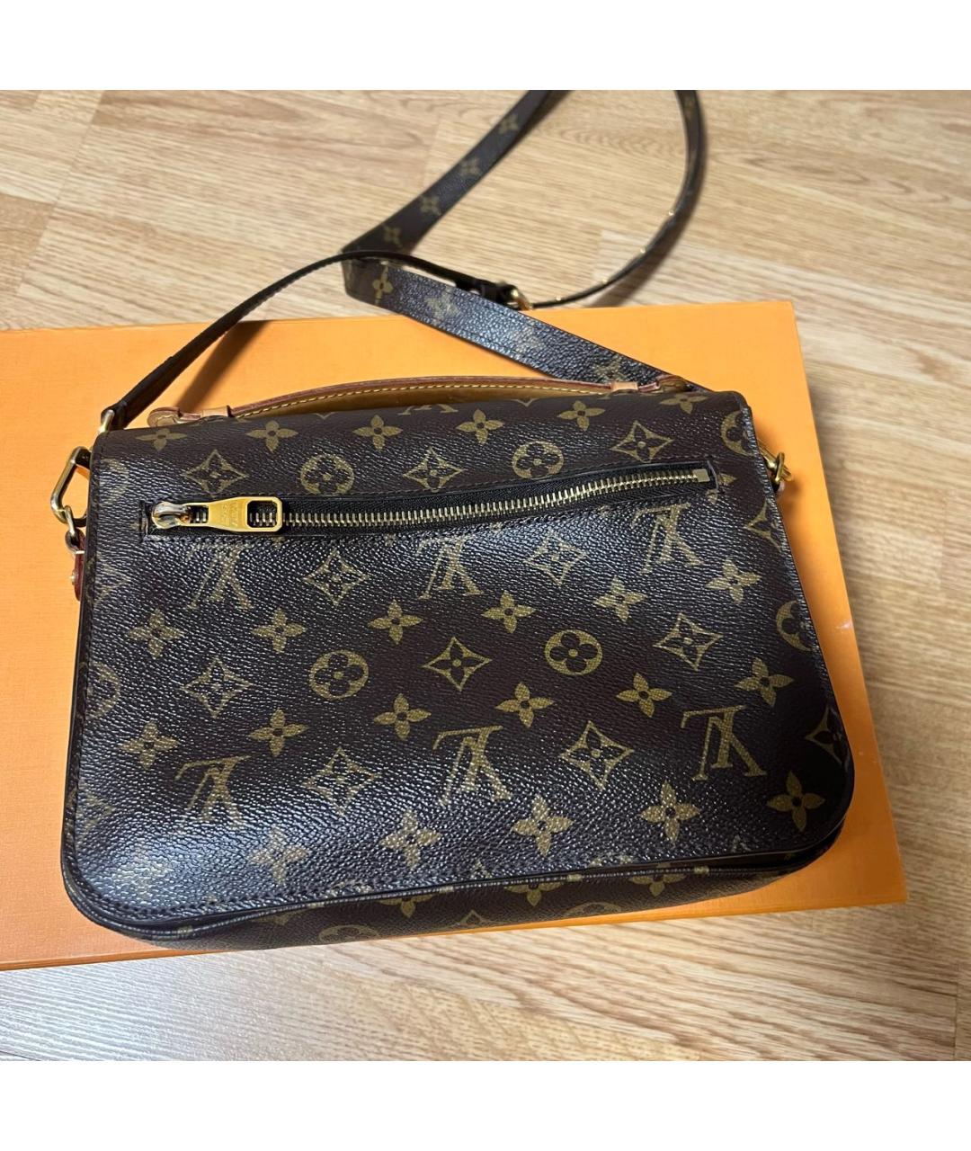 LOUIS VUITTON Коричневая сумка с короткими ручками, фото 3