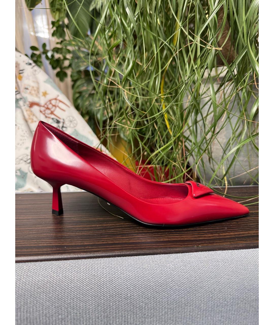 PRADA Красные кожаные лодочки на низком каблуке, фото 6