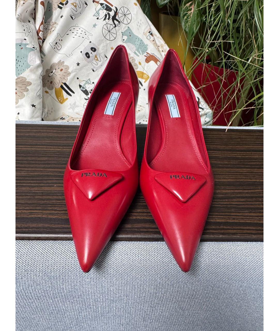 PRADA Красные кожаные лодочки на низком каблуке, фото 2