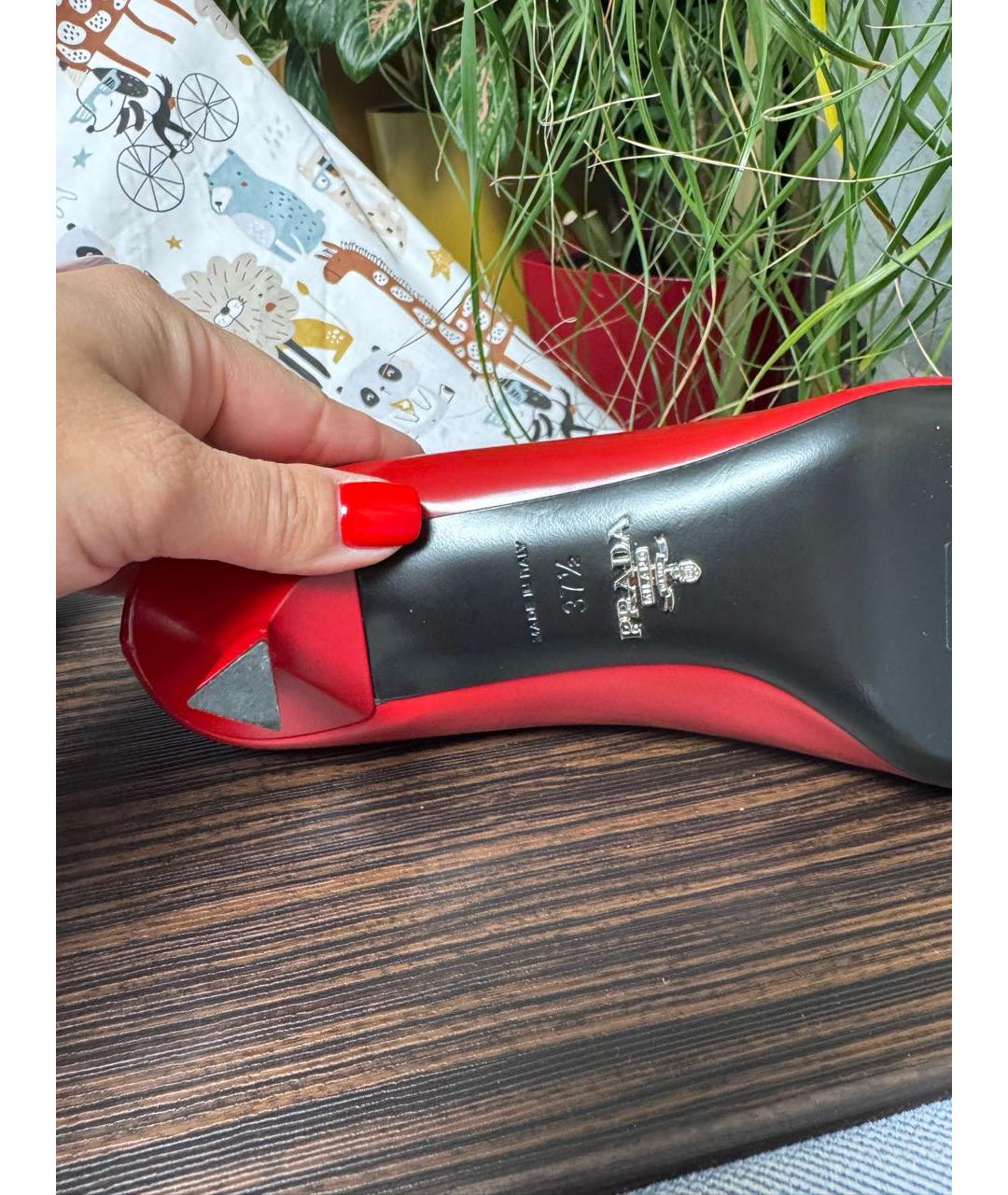 PRADA Красные кожаные лодочки на низком каблуке, фото 5