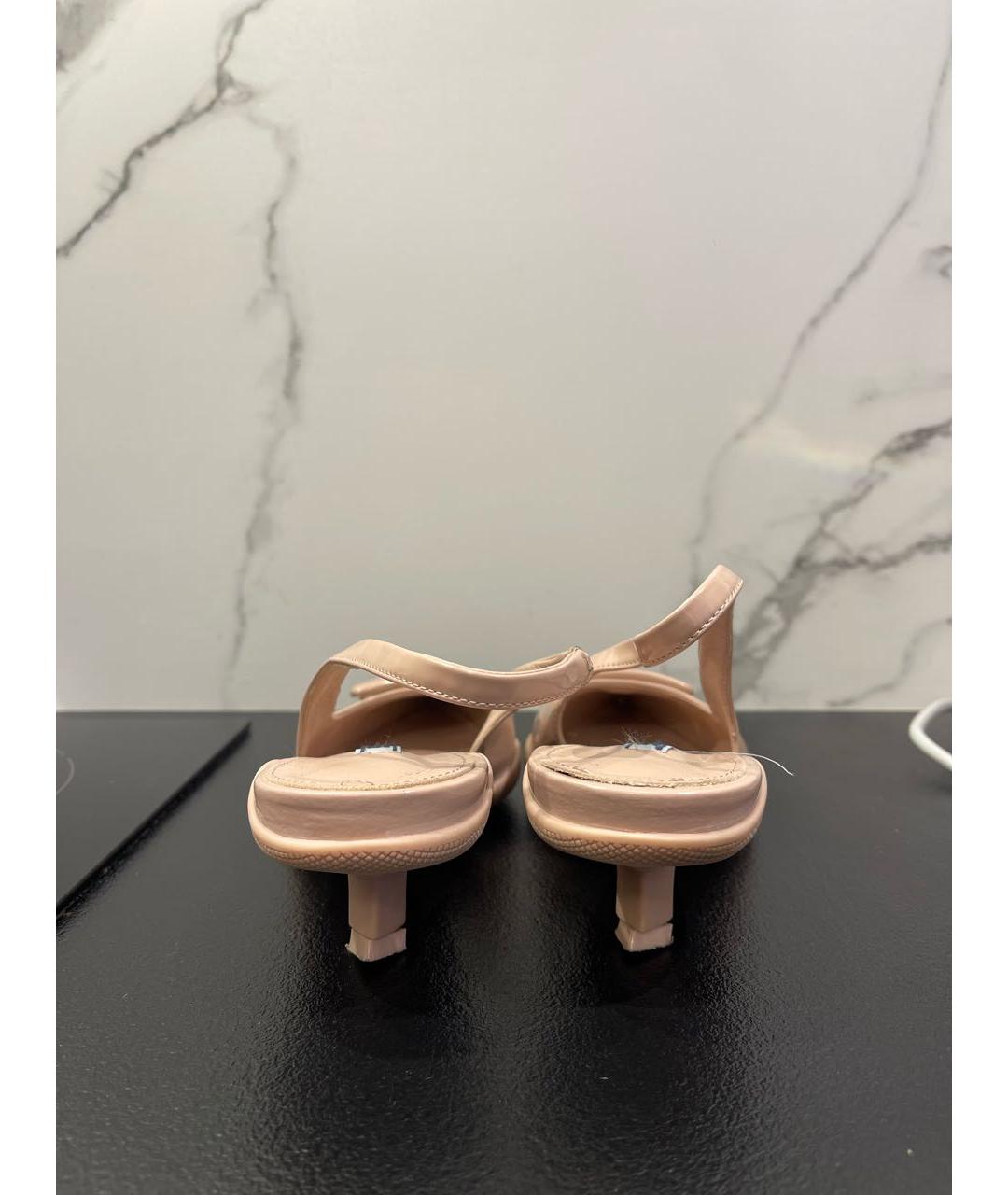 PRADA Бежевые кожаные лодочки на низком каблуке, фото 4
