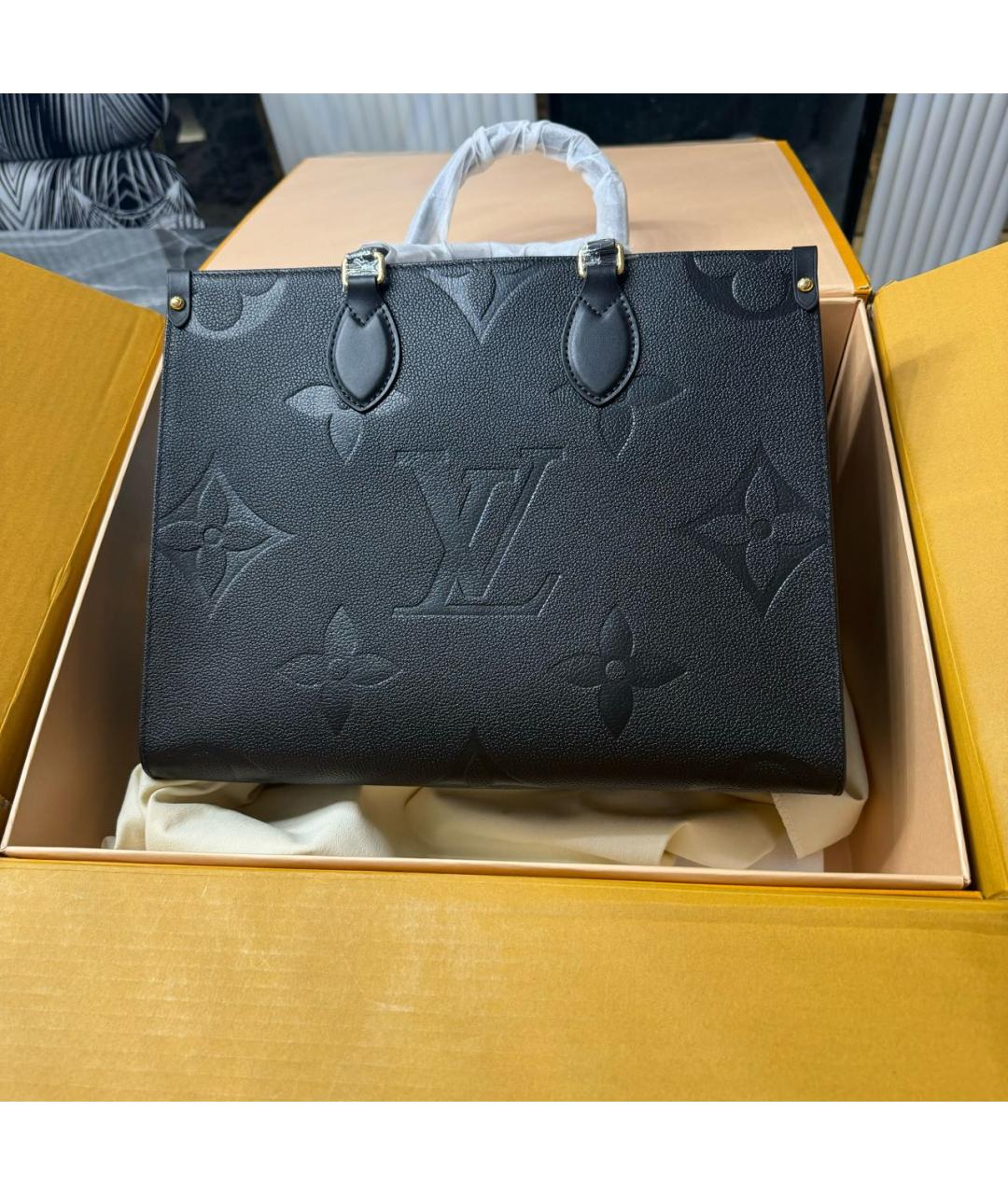 LOUIS VUITTON Черная кожаная сумка тоут, фото 3