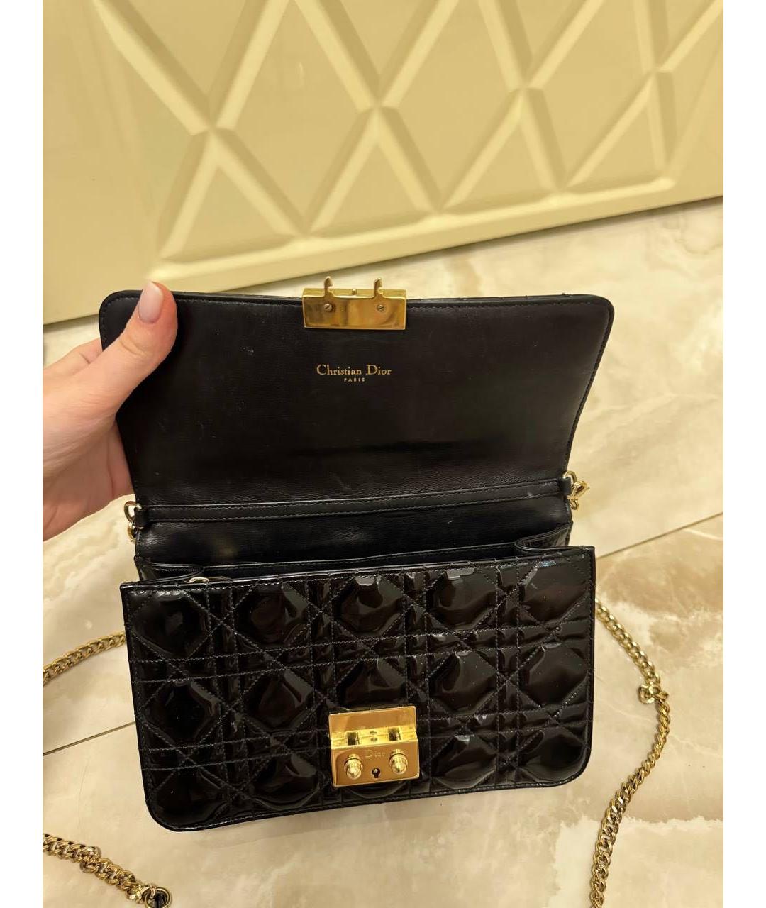 CHRISTIAN DIOR Черная сумка через плечо из лакированной кожи, фото 3