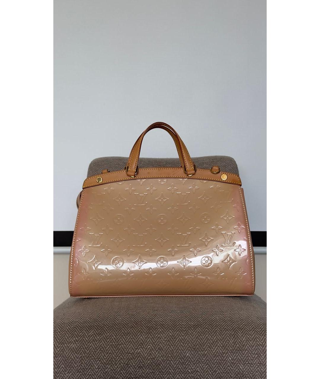 LOUIS VUITTON Бежевая сумка с короткими ручками из лакированной кожи, фото 3
