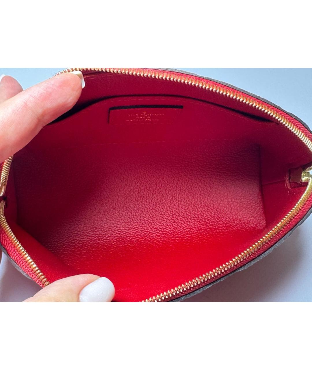 LOUIS VUITTON Красная кожаная косметичка, фото 4