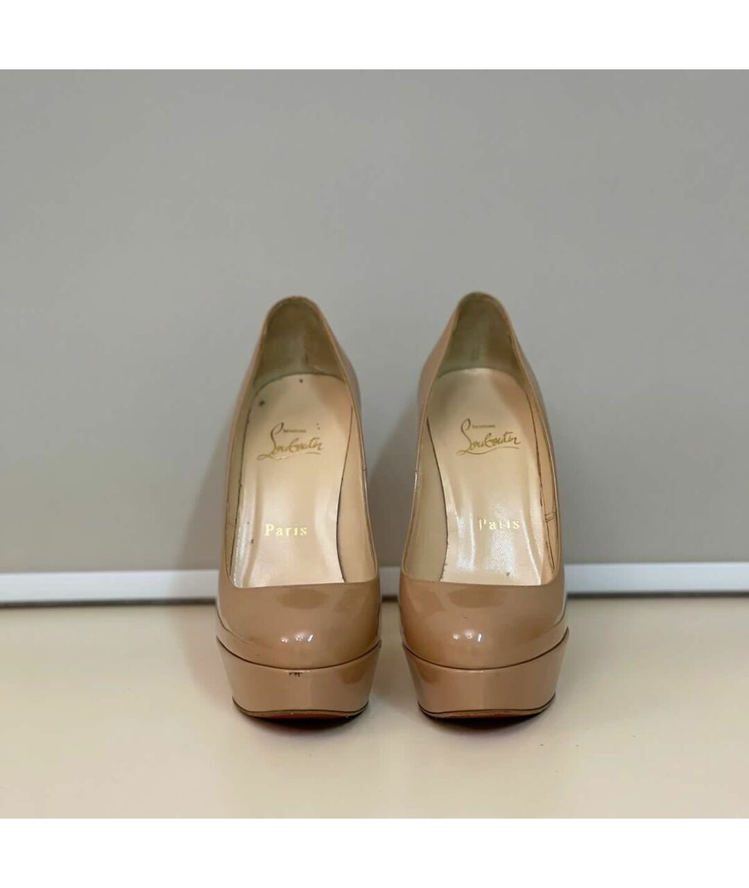 CHRISTIAN LOUBOUTIN Бежевые туфли из лакированной кожи, фото 2