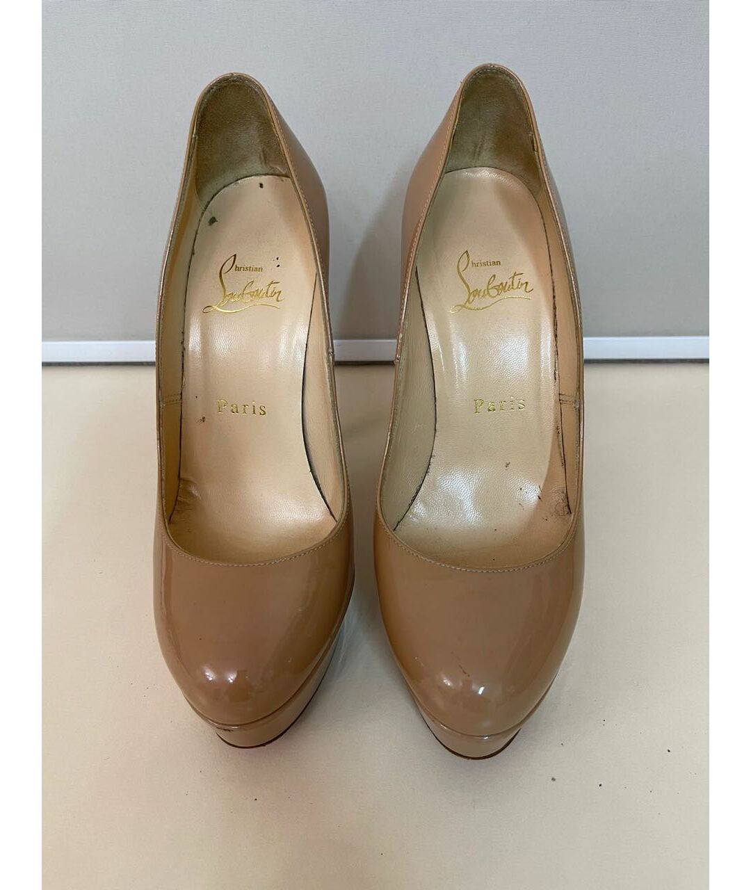CHRISTIAN LOUBOUTIN Бежевые туфли из лакированной кожи, фото 3