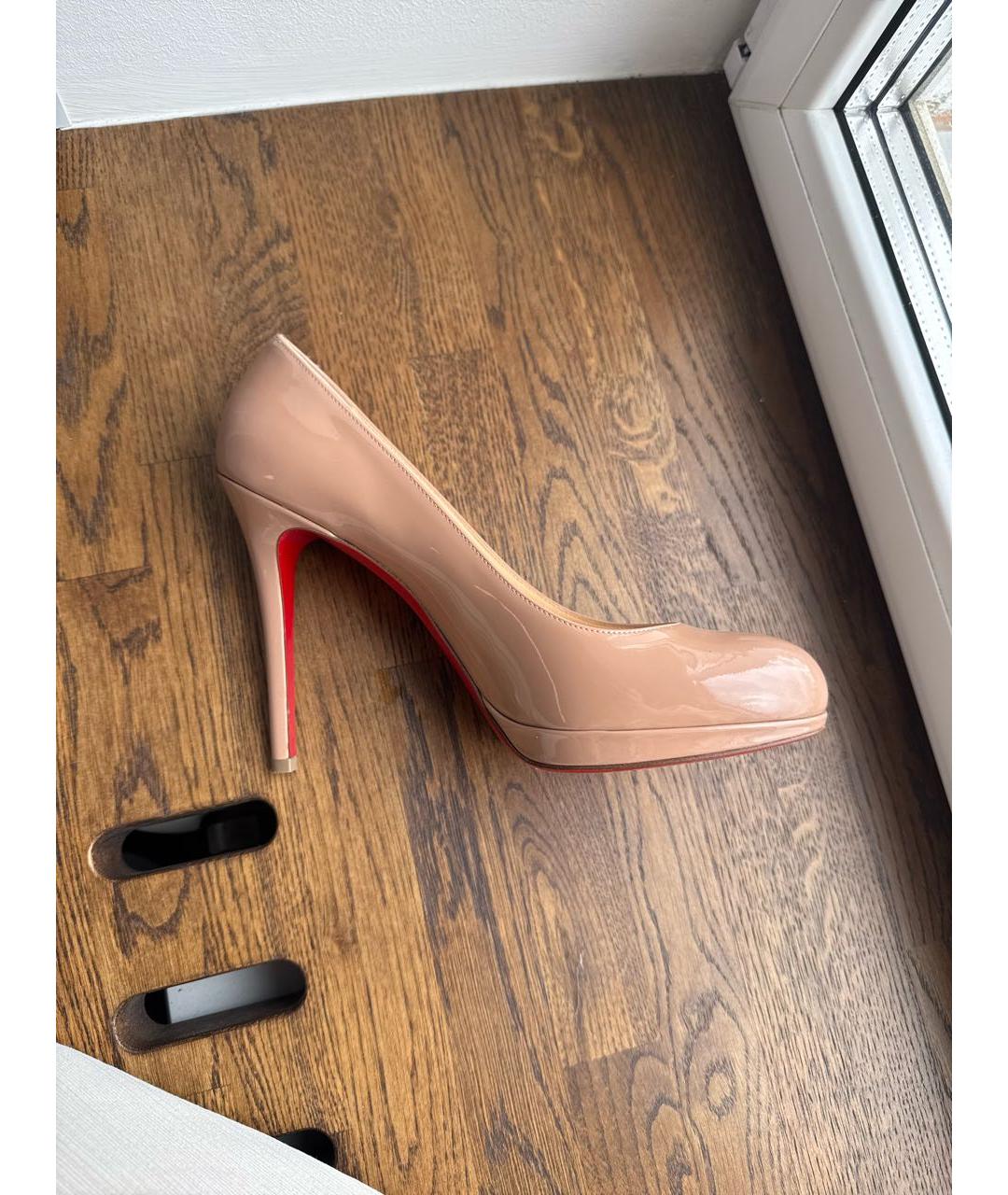 CHRISTIAN LOUBOUTIN Бежевые кожаные туфли, фото 9