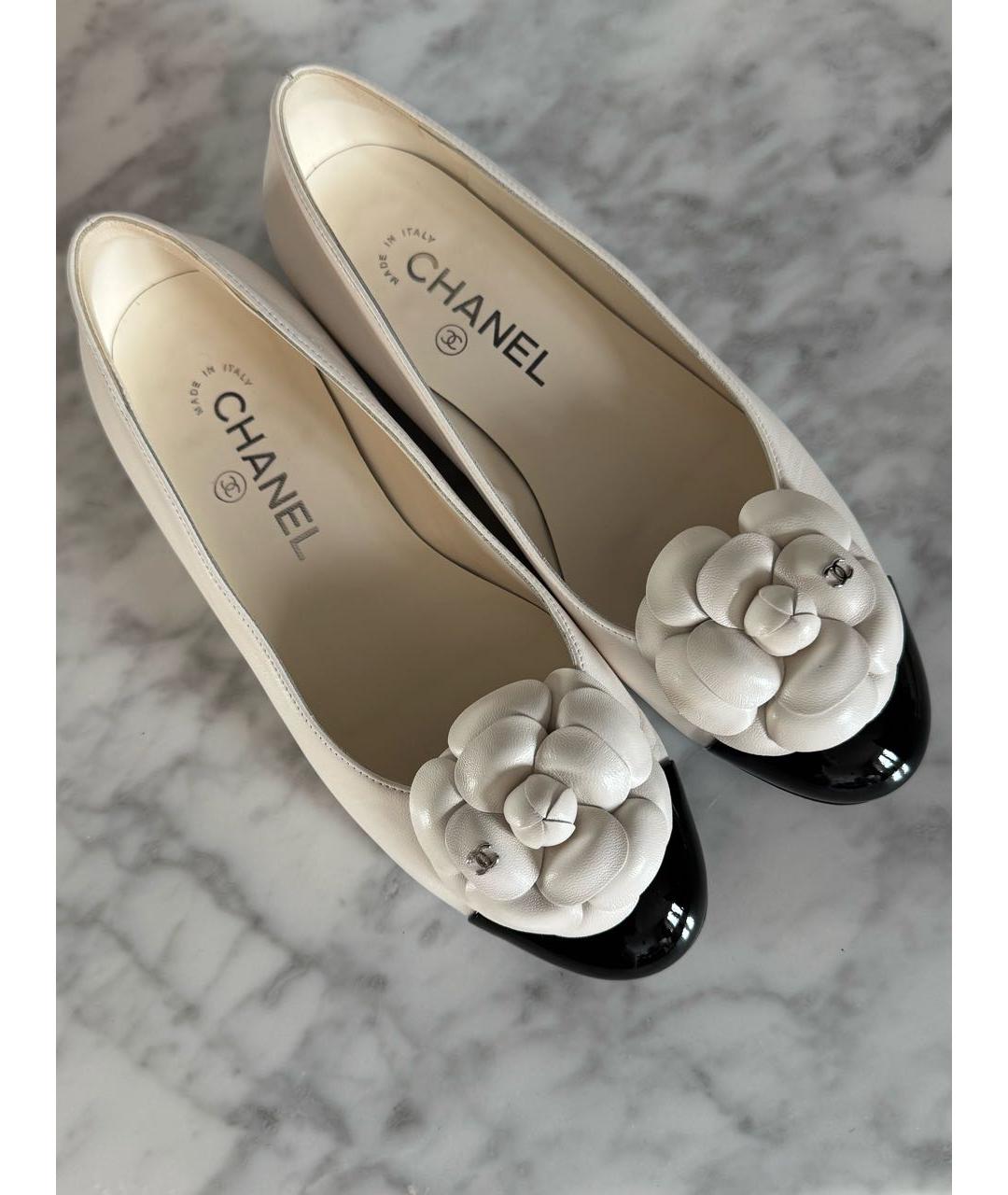 CHANEL Белые кожаные балетки, фото 2