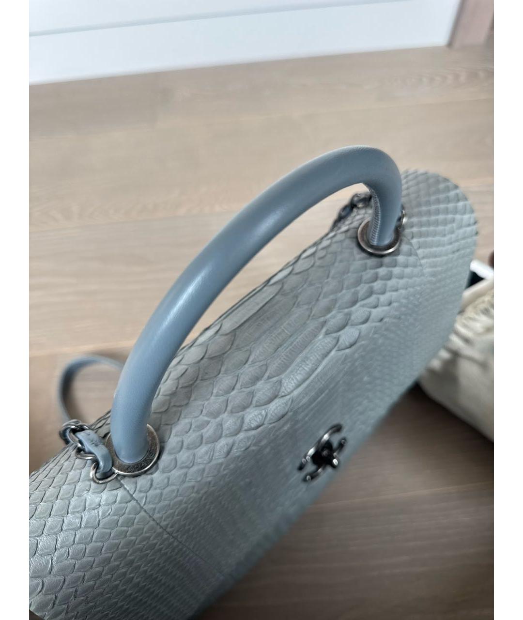 CHANEL Серая сумка с короткими ручками из экзотической кожи, фото 5