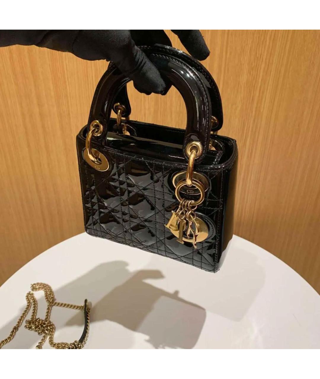 CHRISTIAN DIOR Черная сумка с короткими ручками из лакированной кожи, фото 5