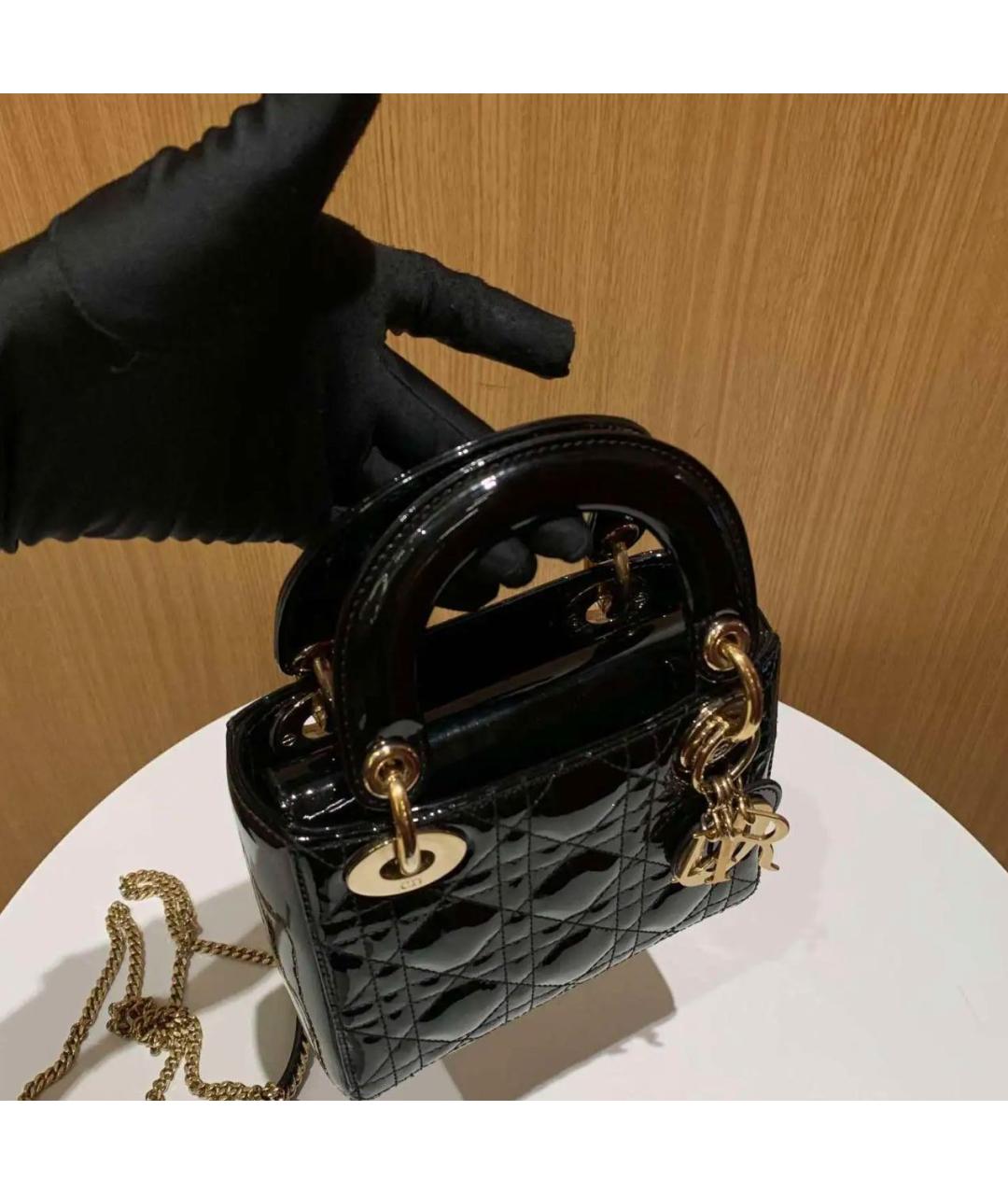 CHRISTIAN DIOR Черная сумка с короткими ручками из лакированной кожи, фото 6