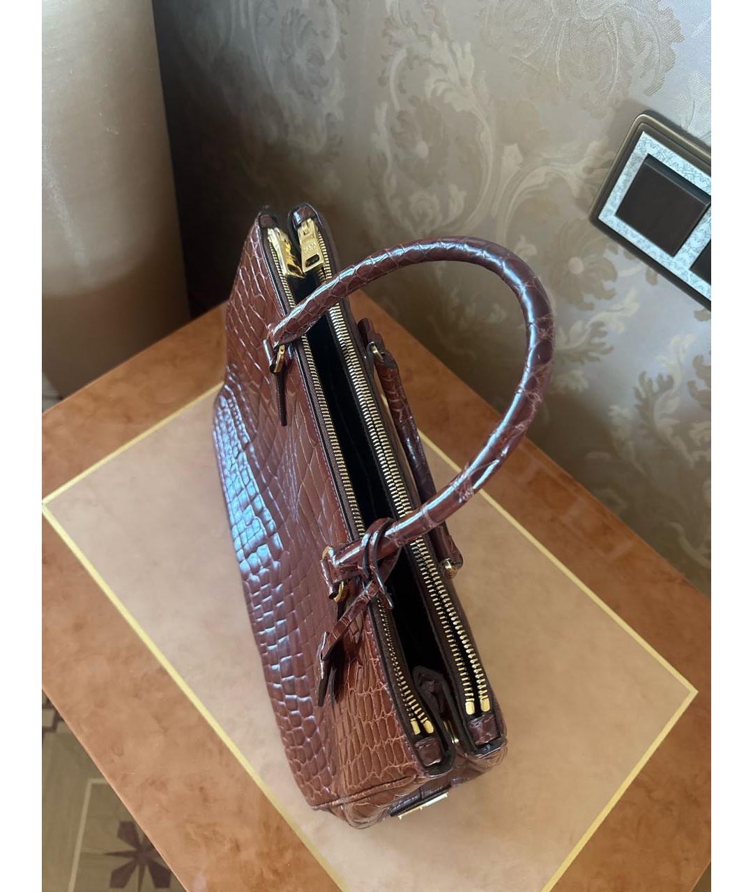 PRADA Коричневая сумка с короткими ручками из экзотической кожи, фото 4