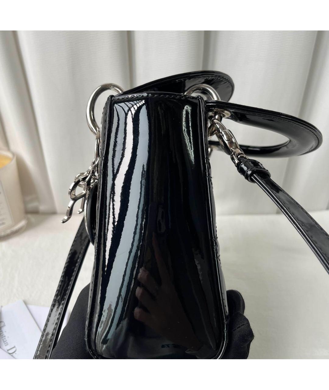 CHRISTIAN DIOR Черная сумка с короткими ручками из лакированной кожи, фото 8