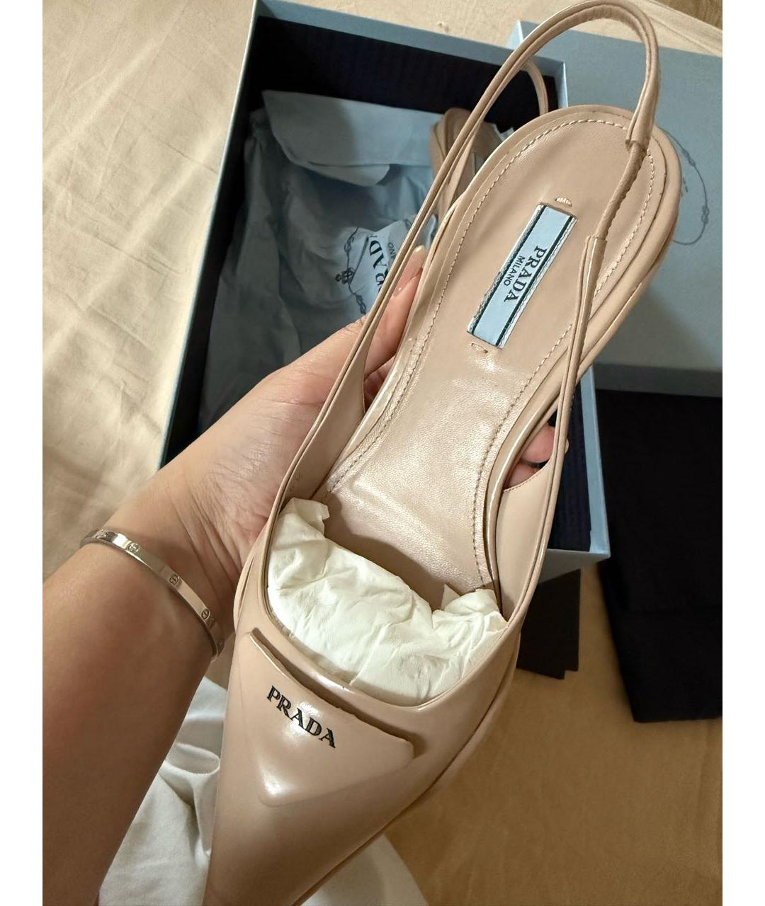 PRADA Бежевые кожаные лодочки на низком каблуке, фото 3