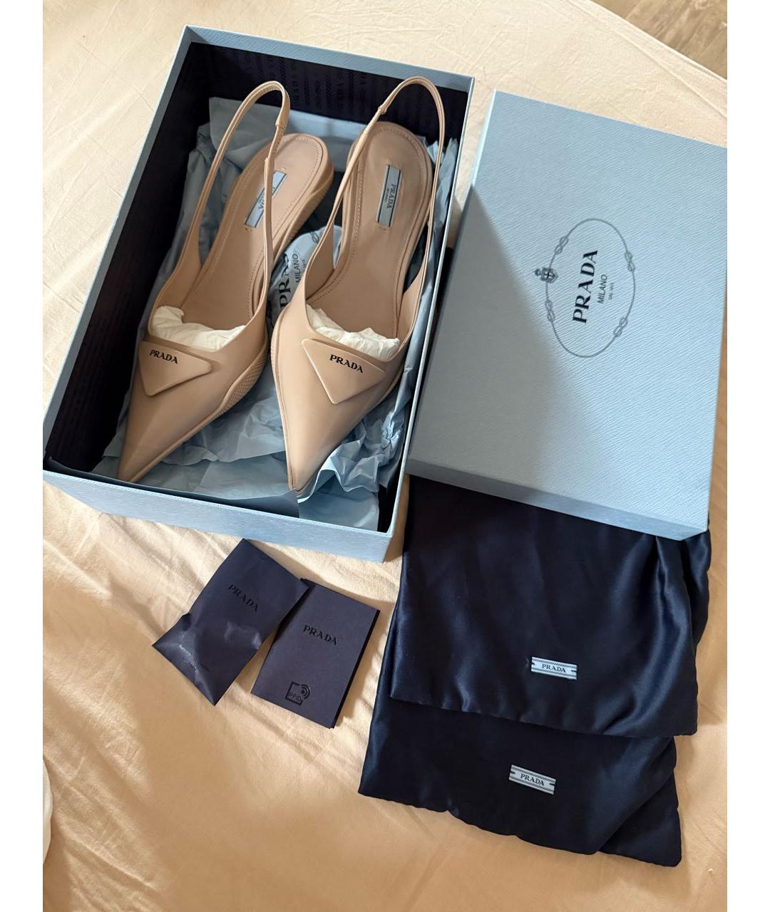 PRADA Бежевые кожаные лодочки на низком каблуке, фото 4