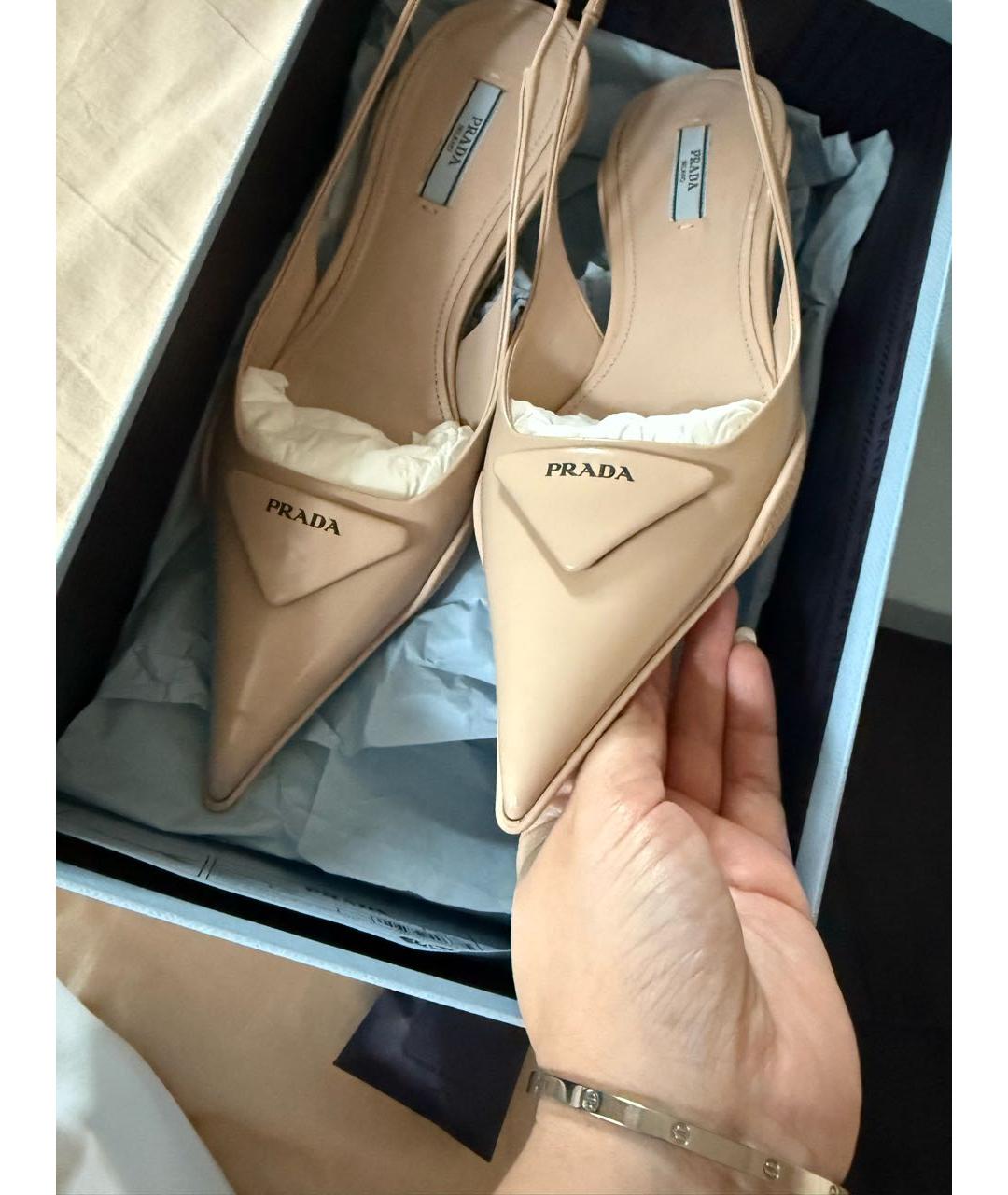 PRADA Бежевые кожаные лодочки на низком каблуке, фото 2