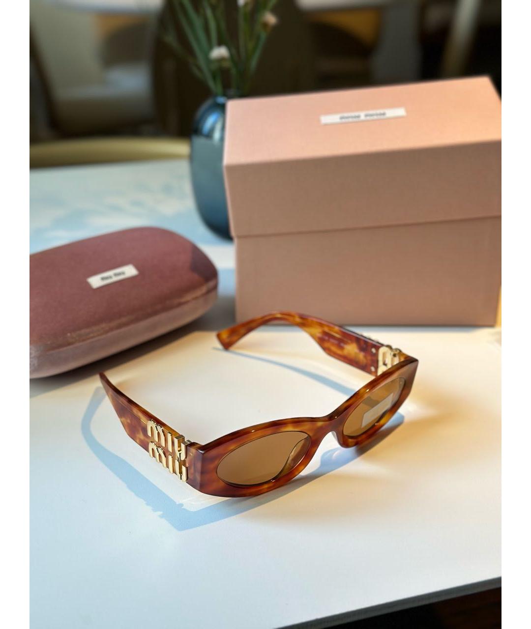 MIU MIU Коричневые пластиковые солнцезащитные очки, фото 2