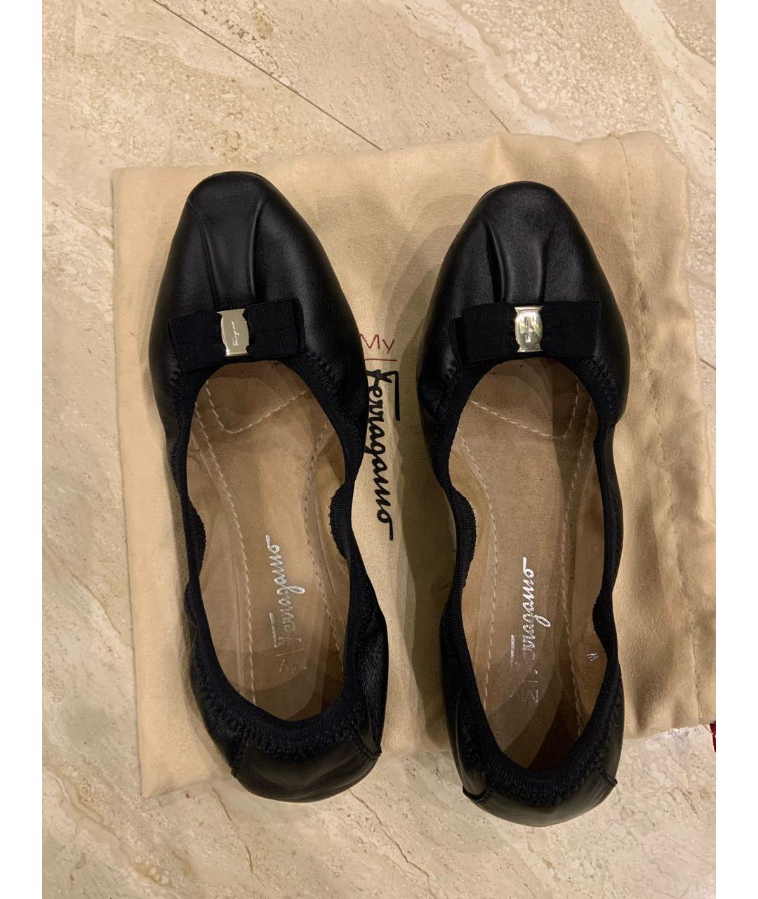 FERRAGAMO Черные кожаные балетки, фото 3