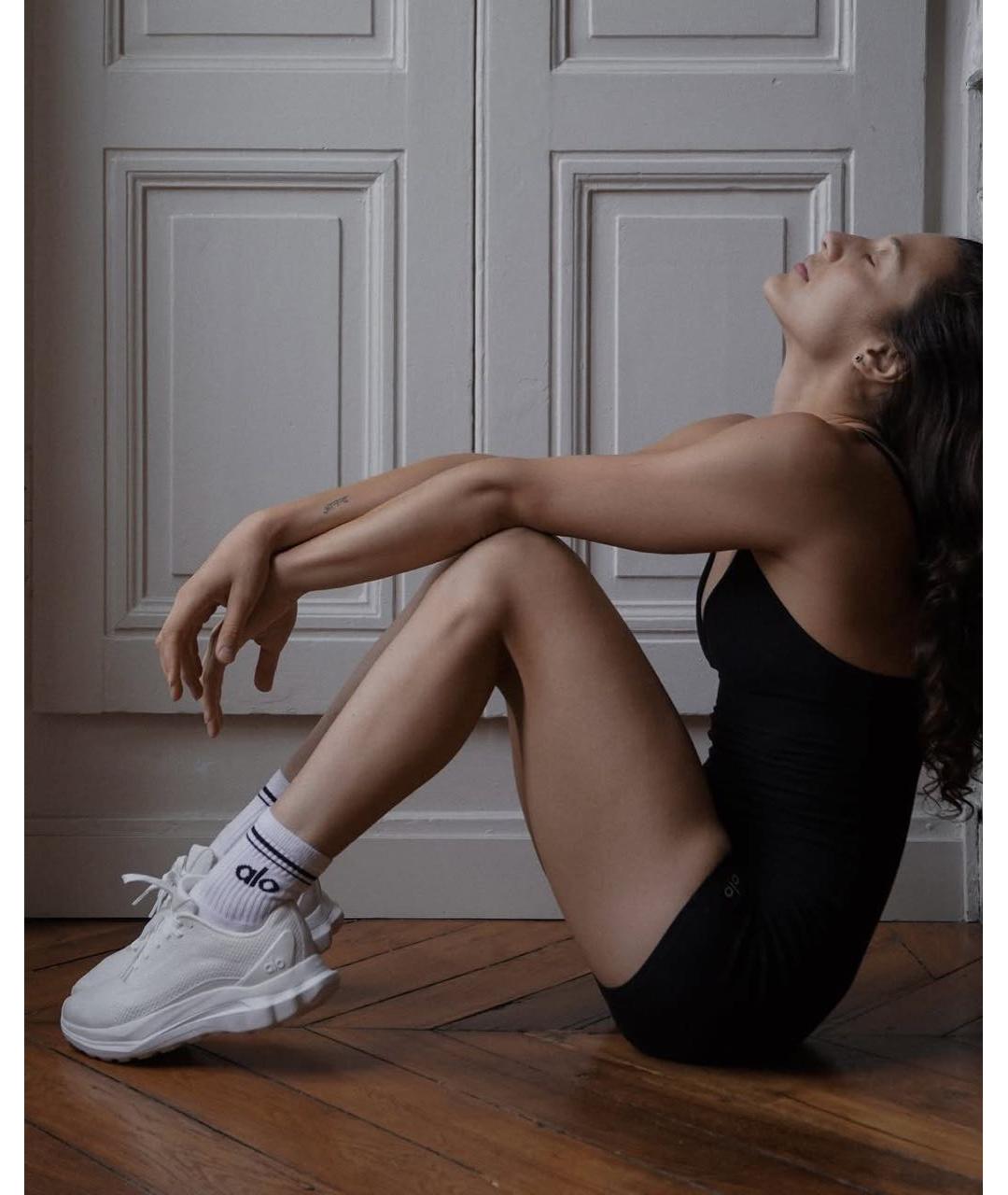ALO YOGA Белые носки, чулки и колготы, фото 2