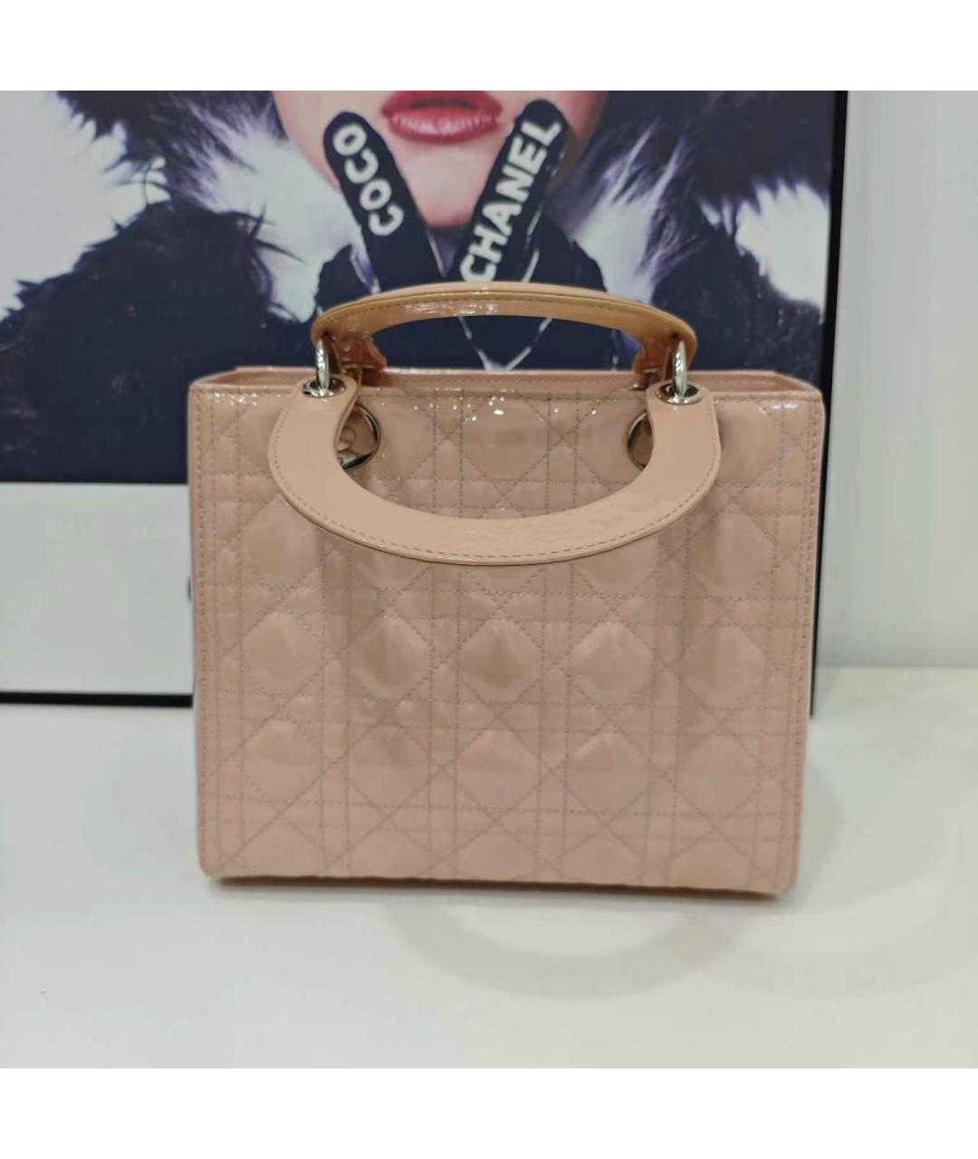 CHRISTIAN DIOR Розовая сумка с короткими ручками из лакированной кожи, фото 2