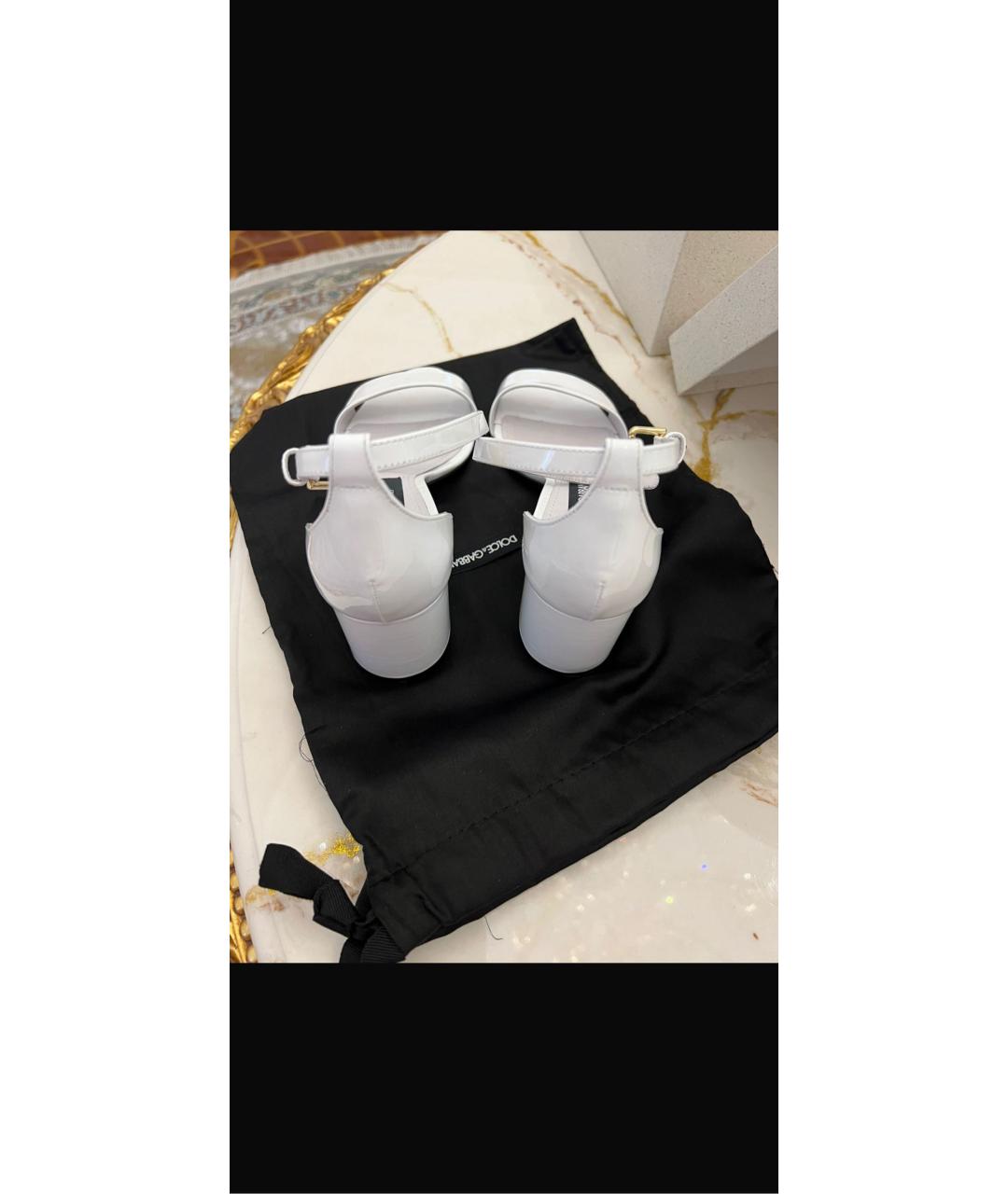 DOLCE&GABBANA Белые босоножки из лакированной кожи, фото 3