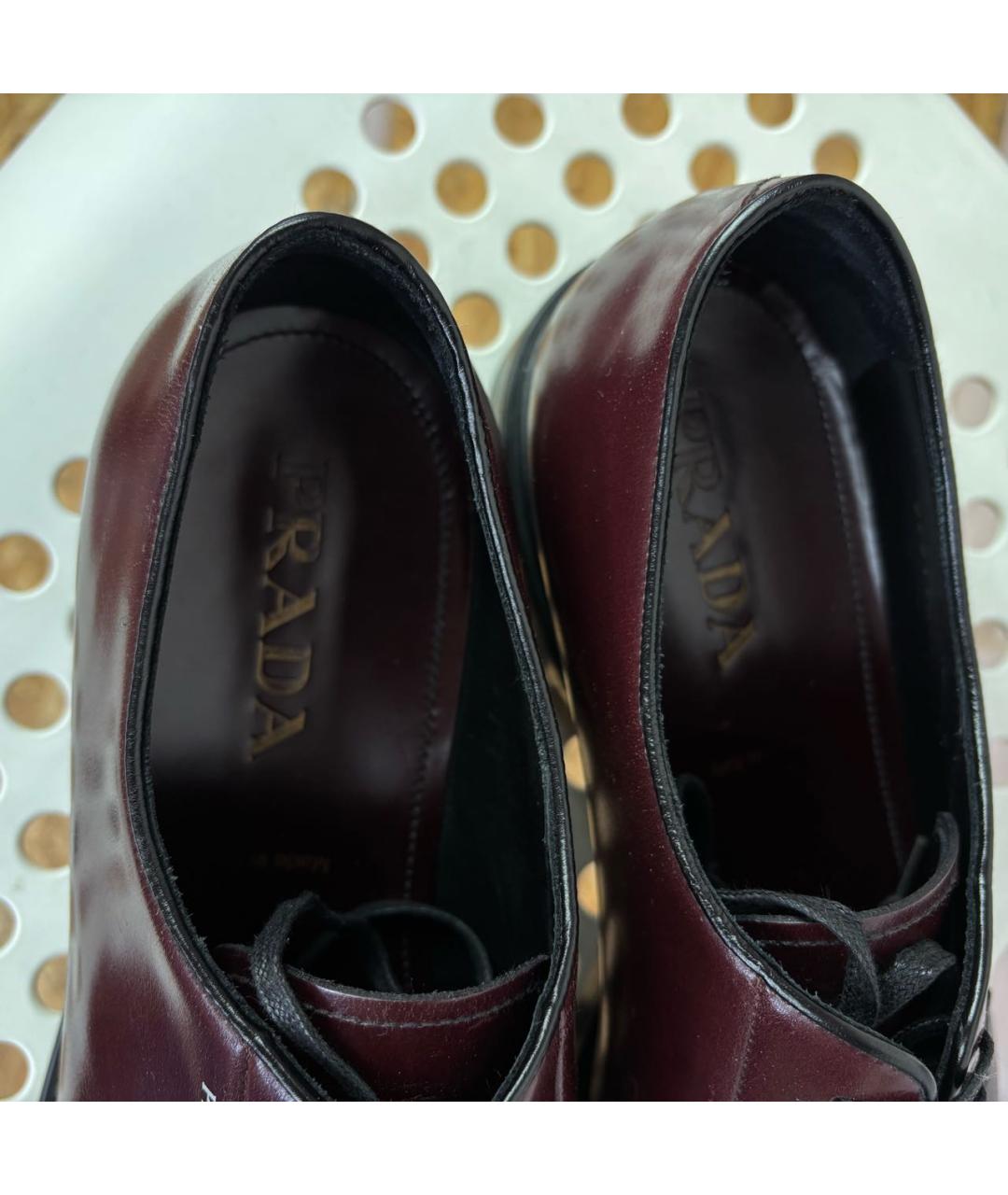 PRADA Бордовые низкие ботинки из лакированной кожи, фото 7