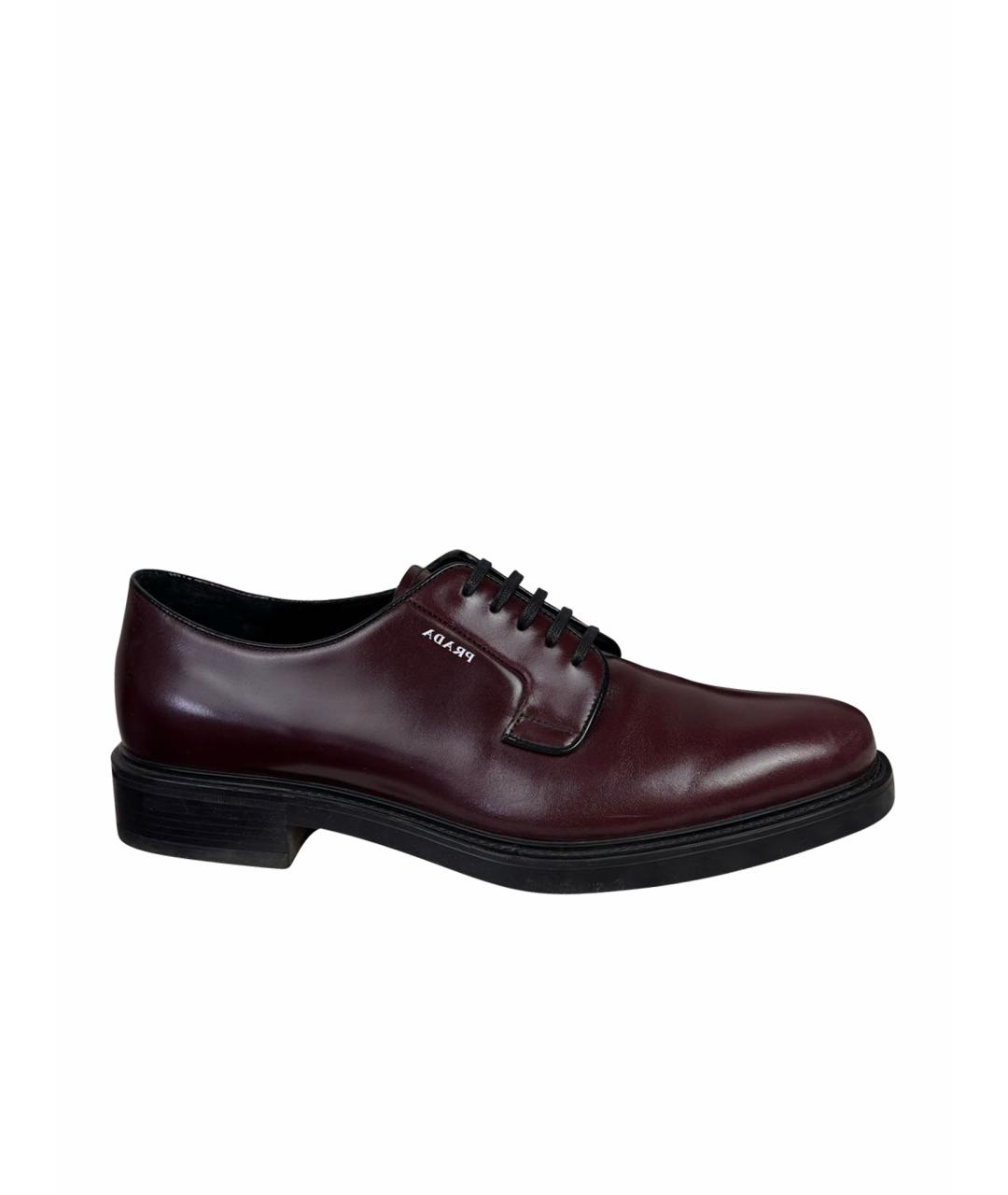 PRADA Бордовые низкие ботинки из лакированной кожи, фото 1