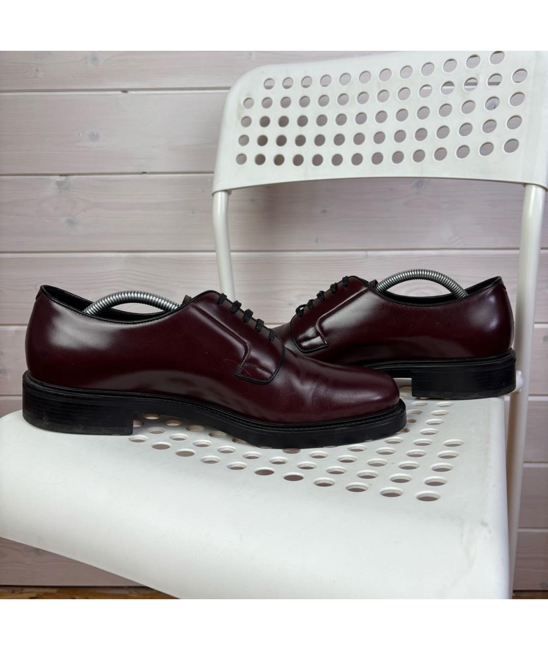 PRADA Бордовые низкие ботинки из лакированной кожи, фото 3