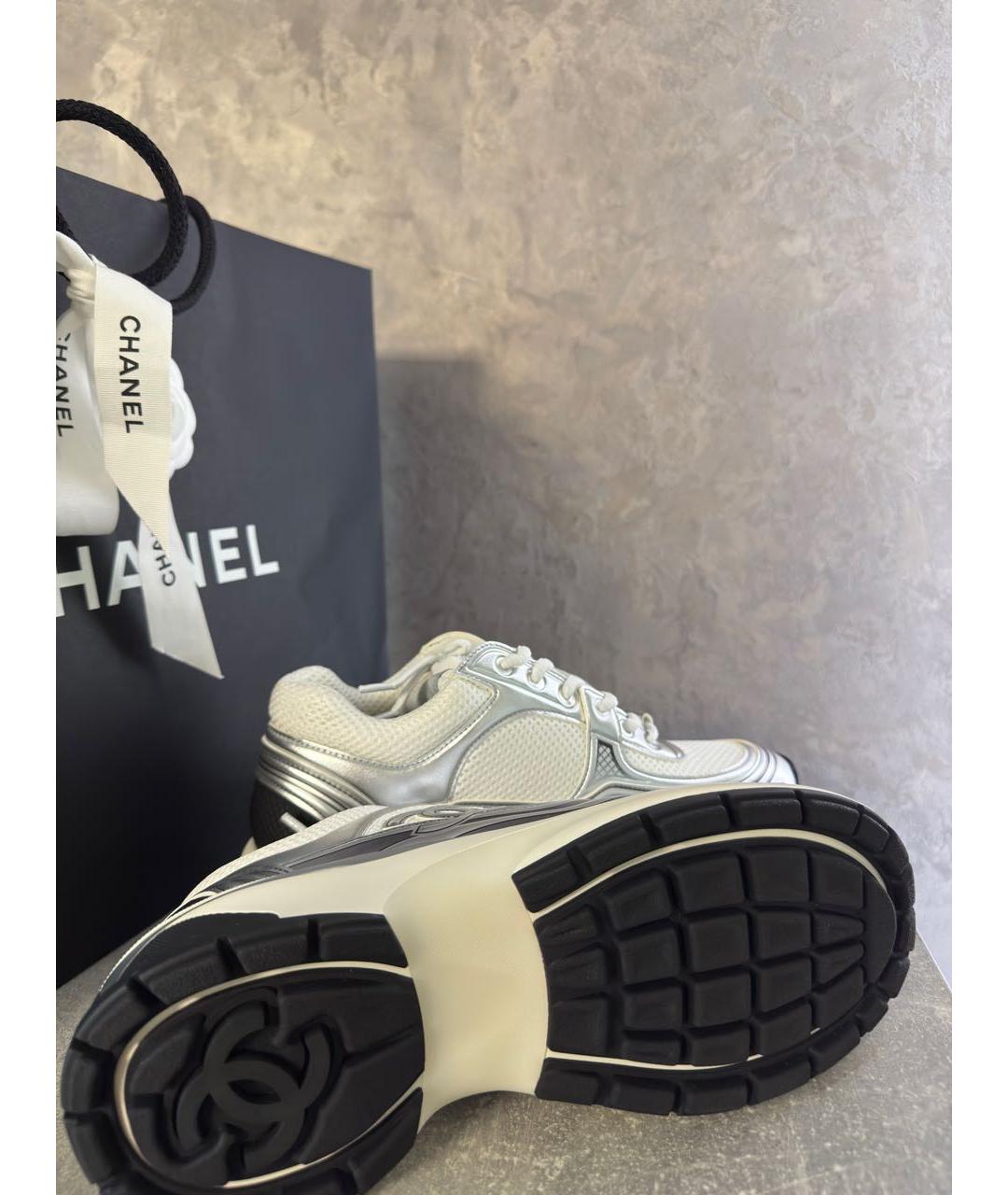CHANEL Серебряные текстильные кроссовки, фото 4