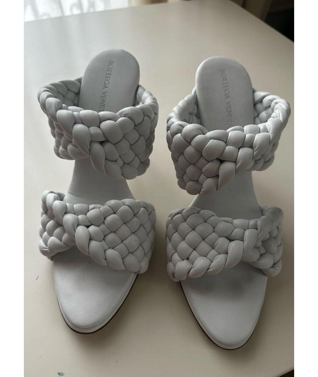 BOTTEGA VENETA Белые кожаные босоножки, фото 2