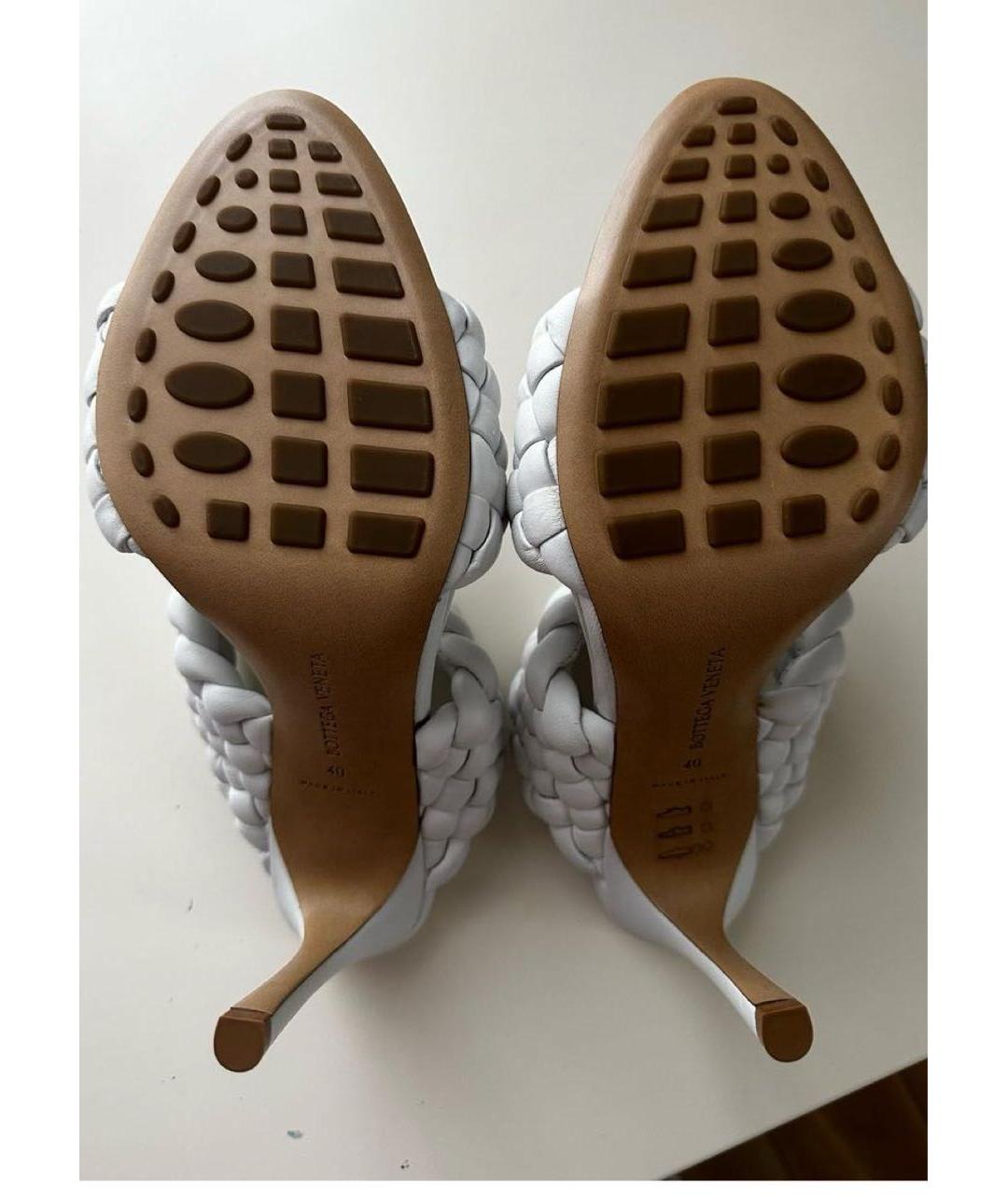 BOTTEGA VENETA Белые кожаные босоножки, фото 6