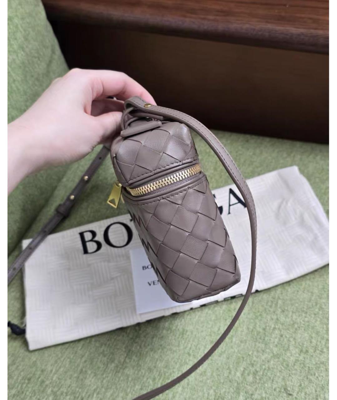 BOTTEGA VENETA Бежевая кожаная сумка с короткими ручками, фото 6