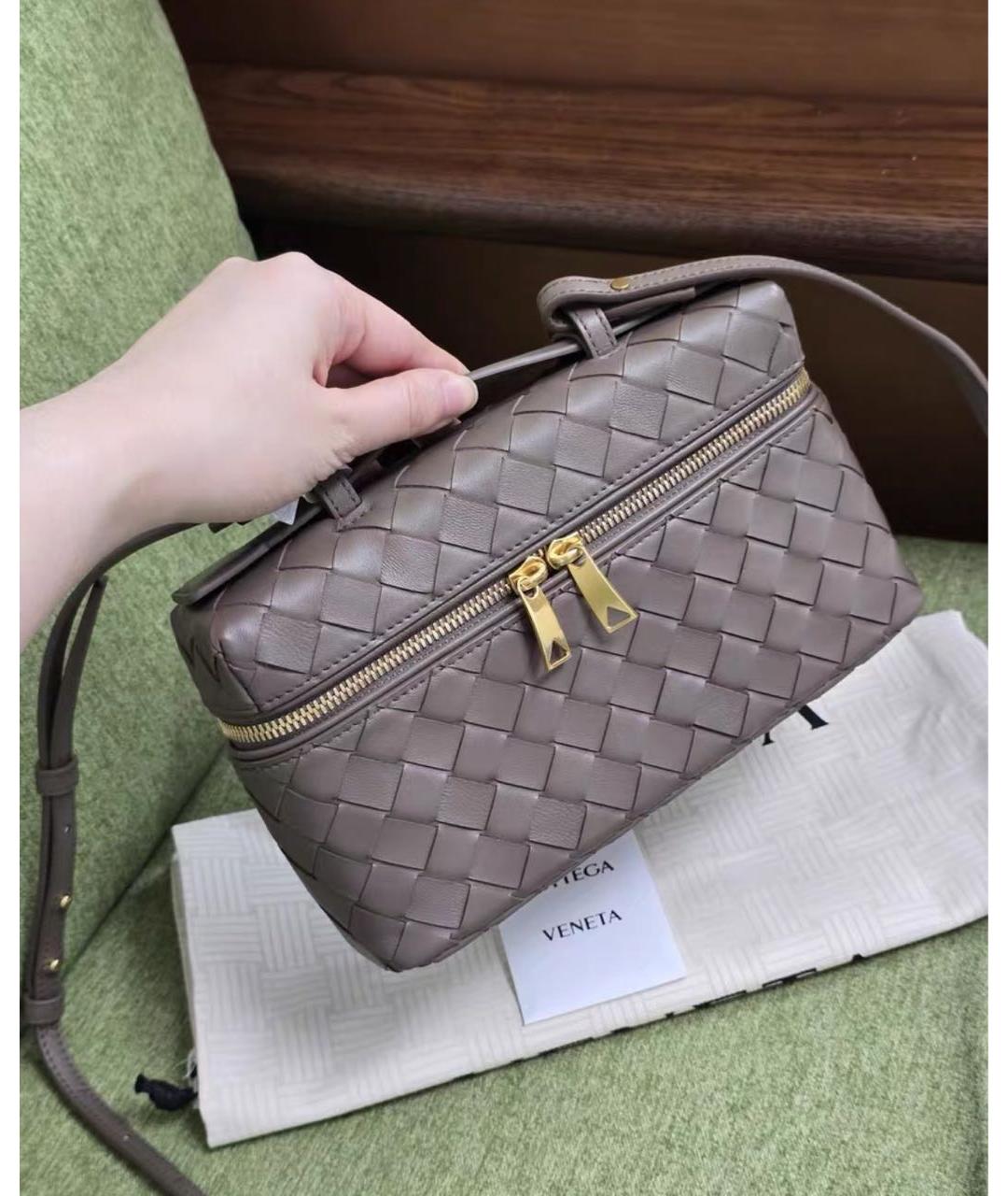 BOTTEGA VENETA Бежевая кожаная сумка с короткими ручками, фото 3