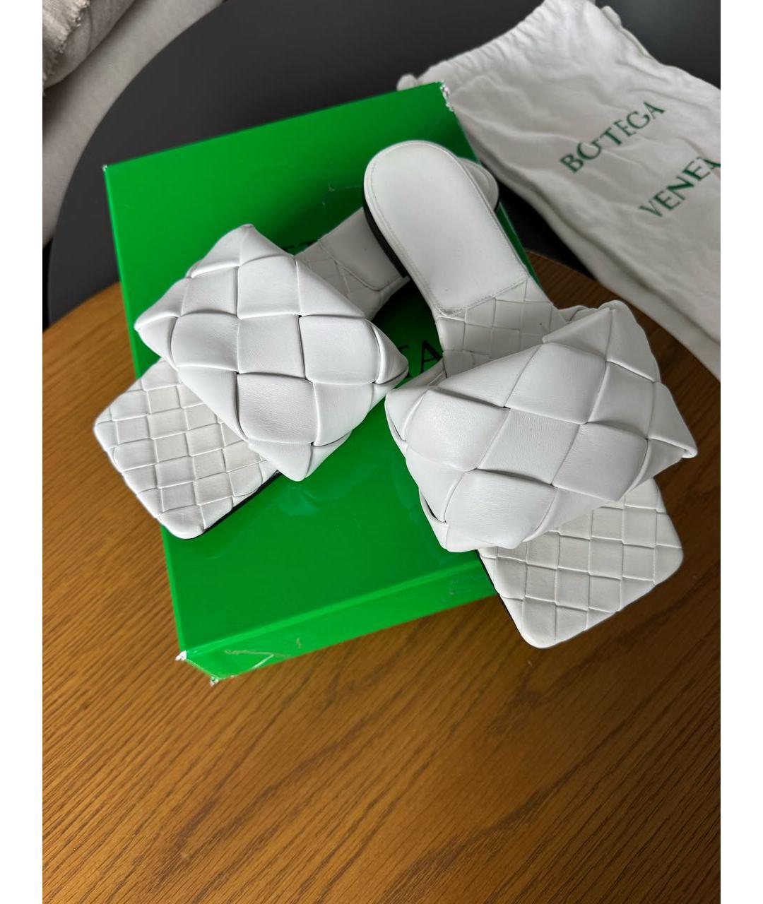 BOTTEGA VENETA Белые кожаные мюли, фото 3