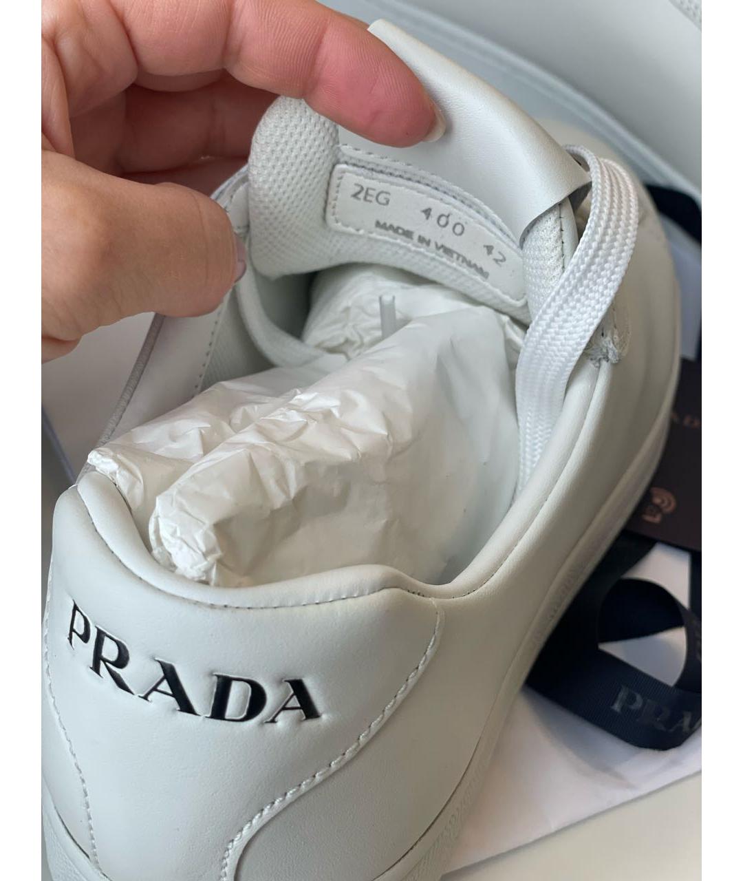 PRADA Белые кожаные низкие кроссовки / кеды, фото 3
