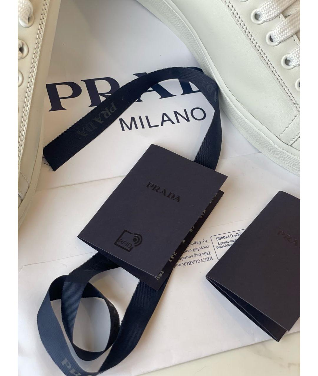 PRADA Белые кожаные низкие кроссовки / кеды, фото 5
