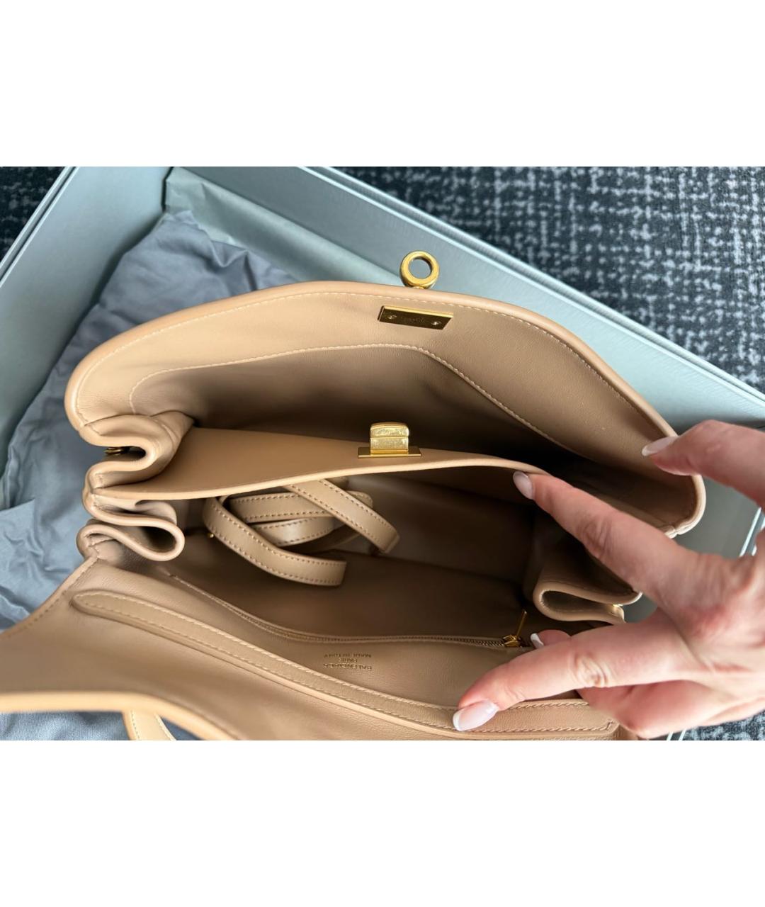 BALENCIAGA Бежевая кожаная сумка через плечо, фото 5