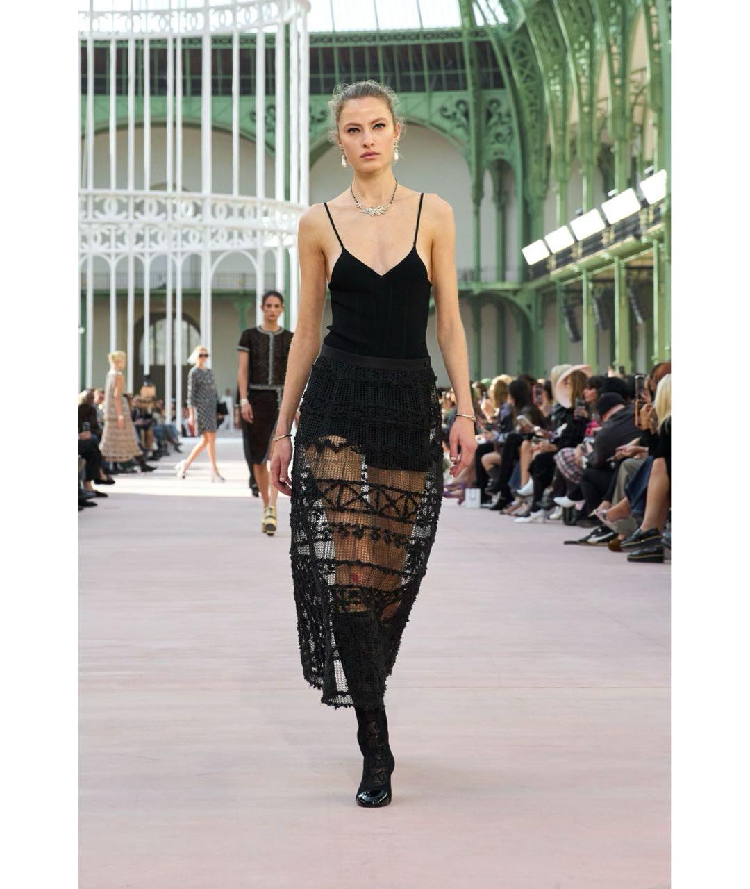 CHANEL Черная кружевная юбка миди, фото 2