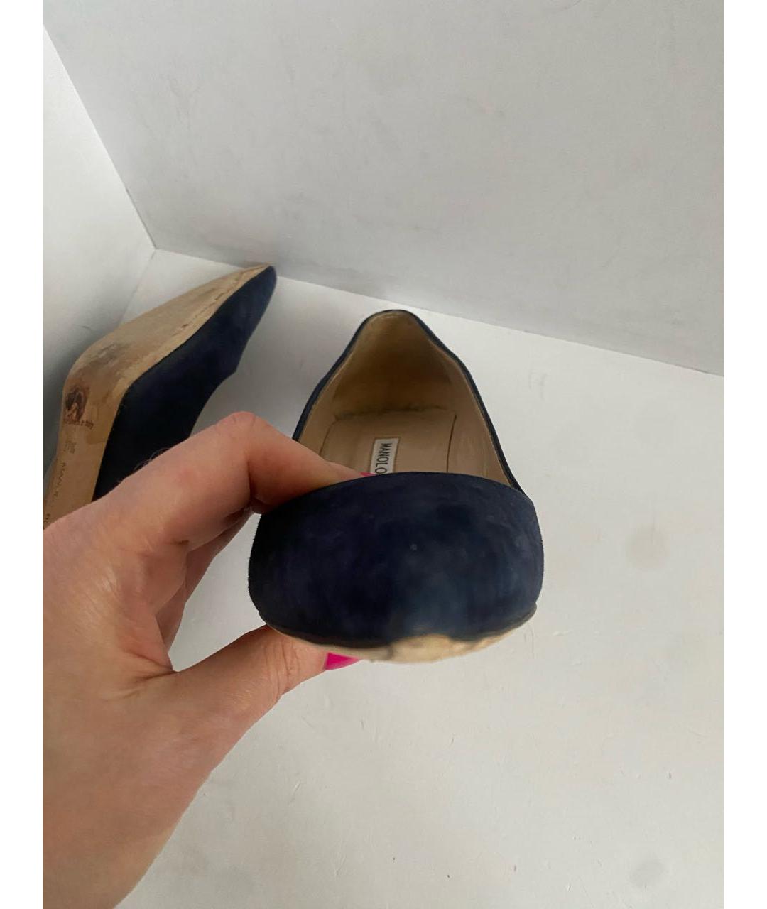 MANOLO BLAHNIK Темно-синие замшевые туфли, фото 5