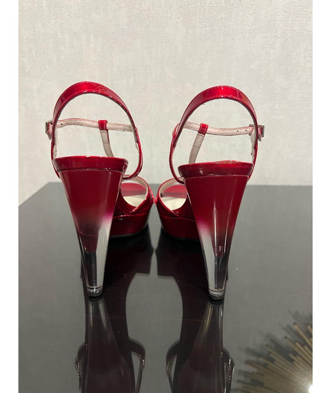 STUART WEITZMAN Красные босоножки из лакированной кожи, фото 4