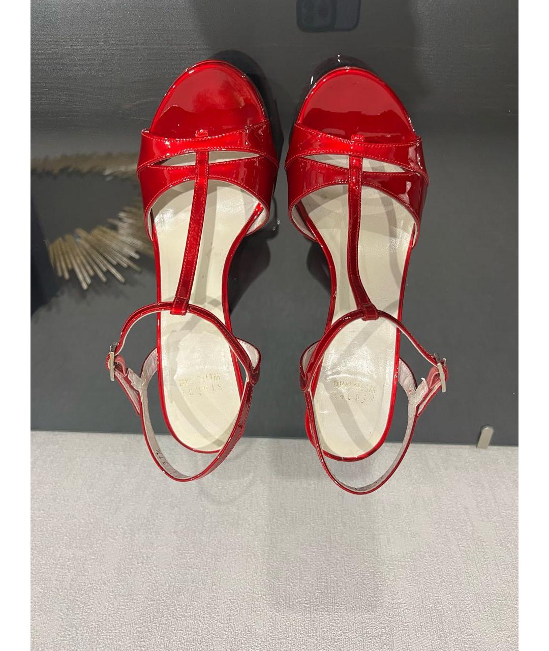 STUART WEITZMAN Красные босоножки из лакированной кожи, фото 3