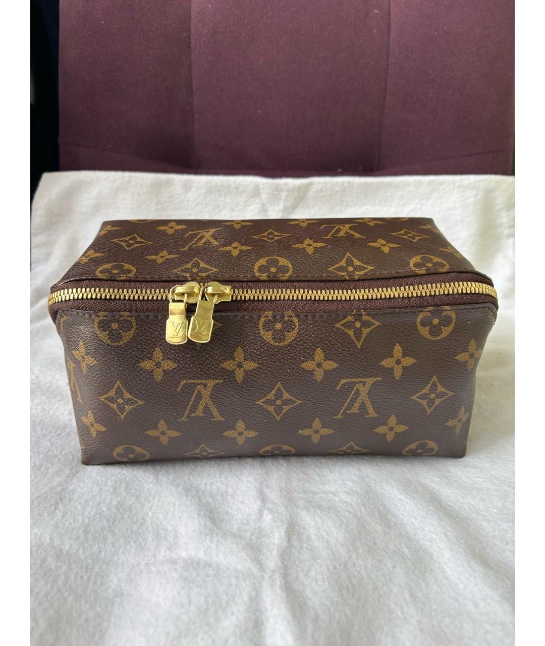 LOUIS VUITTON Коричневая косметичка из искусственной кожи, фото 9