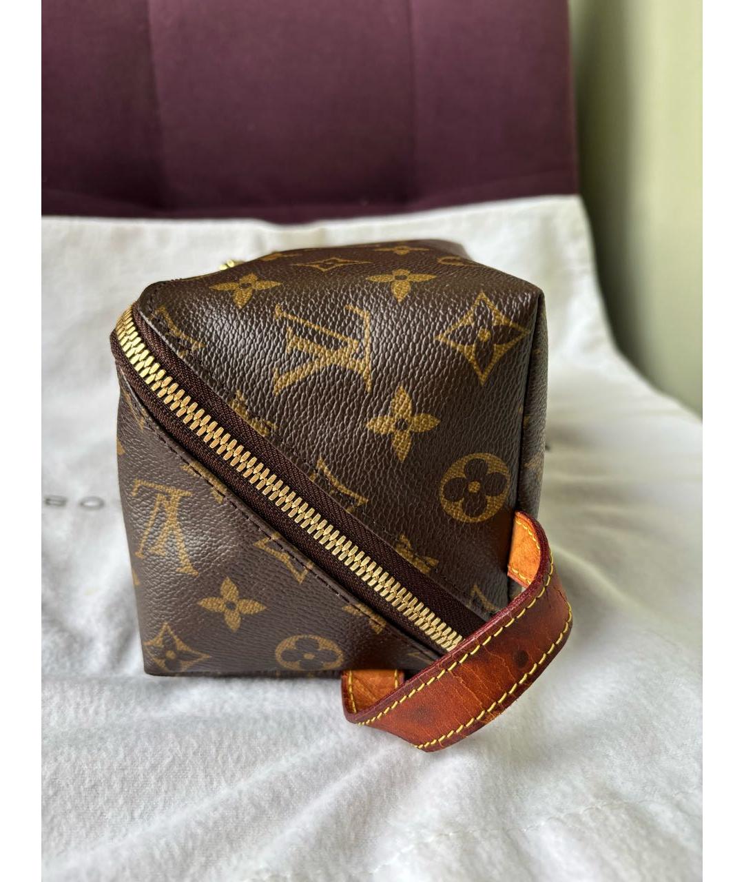 LOUIS VUITTON Коричневая косметичка из искусственной кожи, фото 4