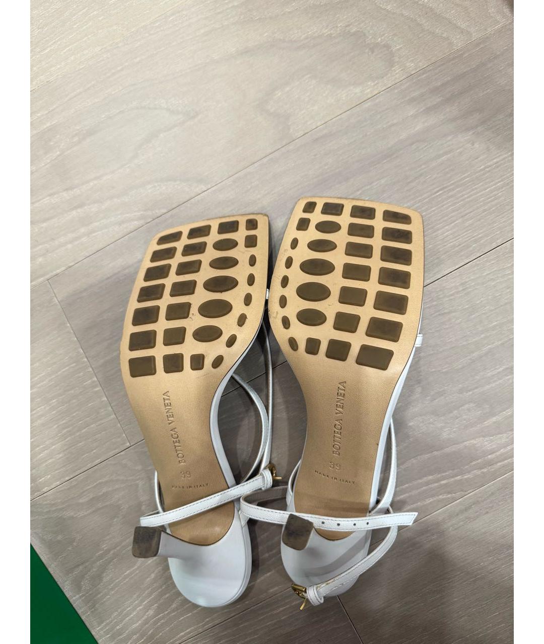 BOTTEGA VENETA Белые кожаные босоножки, фото 7