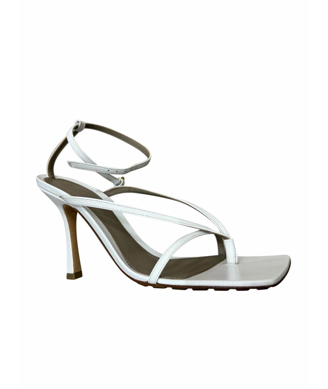 BOTTEGA VENETA Белые кожаные босоножки, фото 1