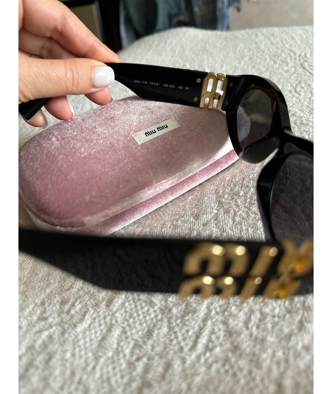 MIU MIU Черные пластиковые солнцезащитные очки, фото 3