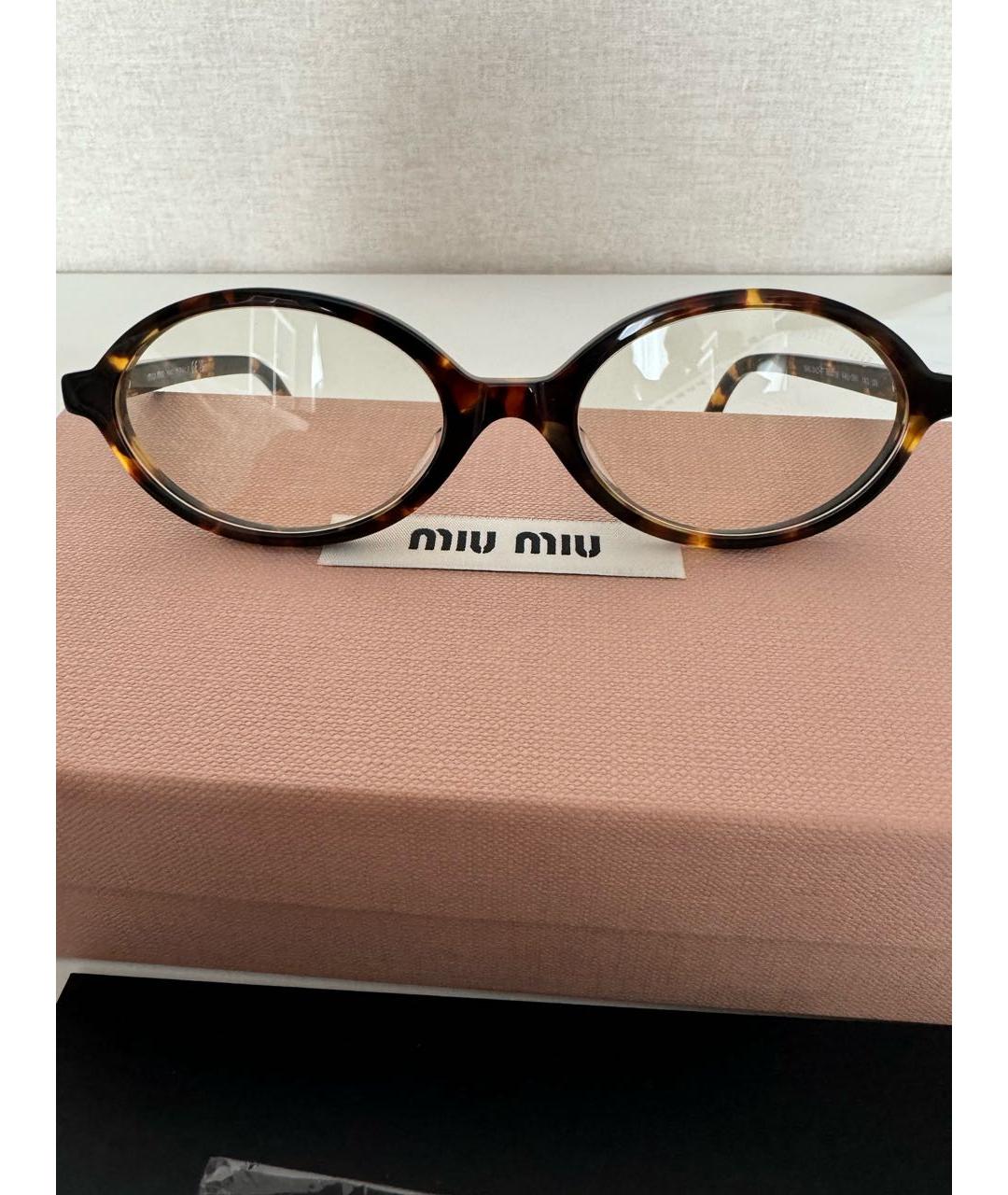 MIU MIU Коричневые пластиковые солнцезащитные очки, фото 4
